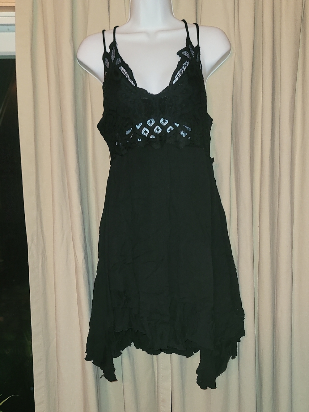 LA MIEL Black Lace-Panel Mini Dress with Double Spaghetti Straps